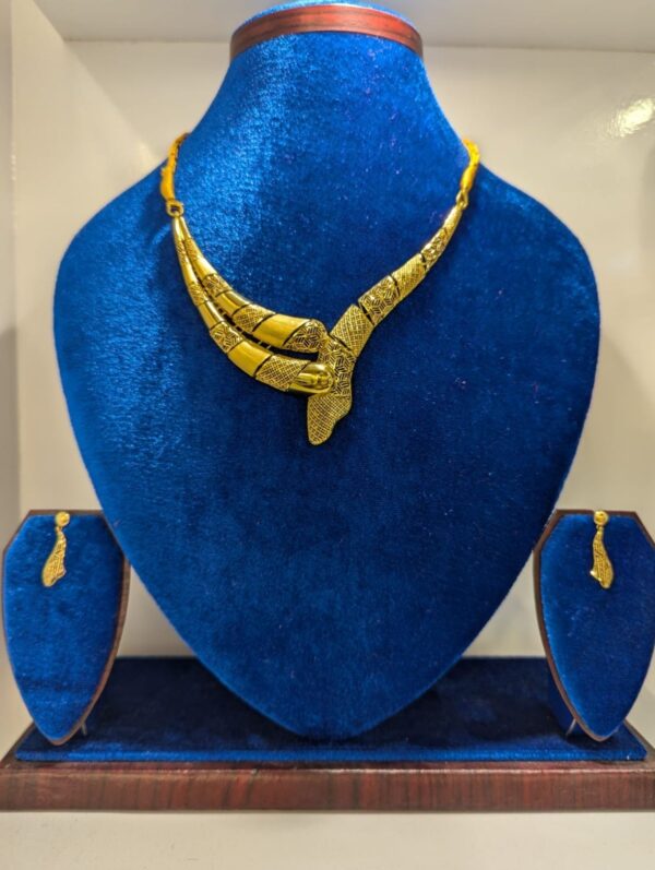 Women’s necklace with earrings collection – 18.07 Grams – 22K