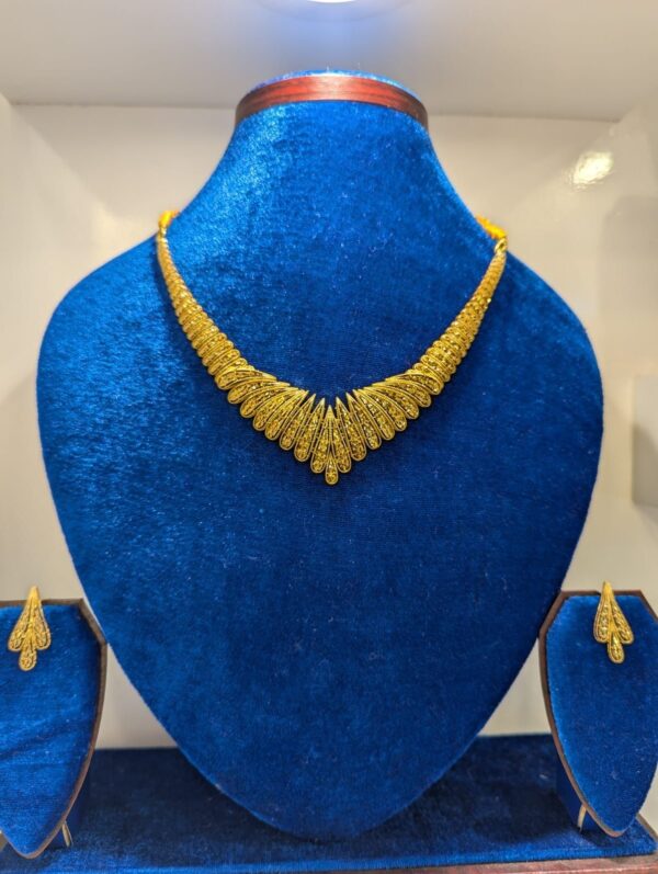 Women’s necklace with earrings collection – 24.33 Grams – 22K