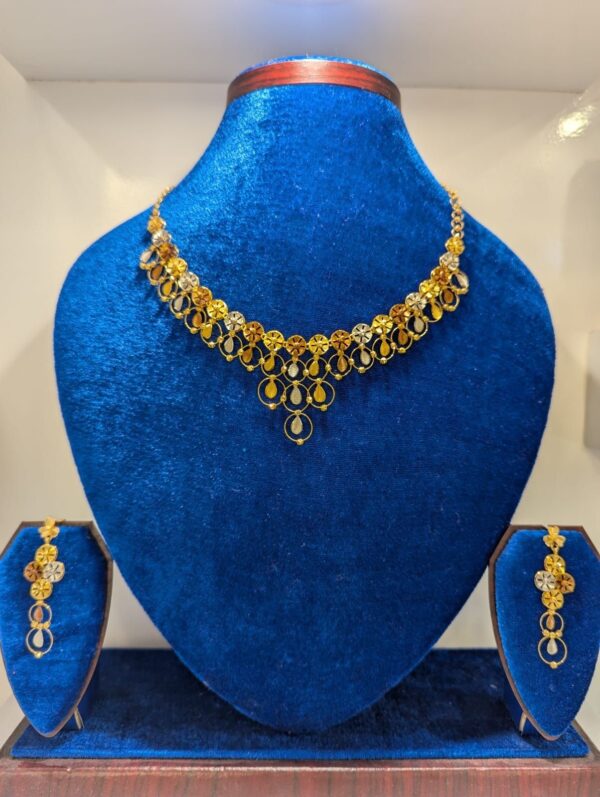 Women’s necklace with earrings collection – 25.65 Grams – 22K